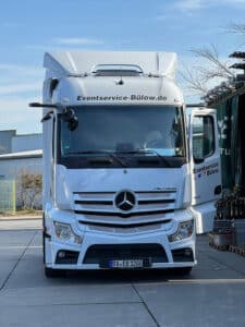 Ansicht vom LKW SmartStage von vorn - Eventservice Bülow