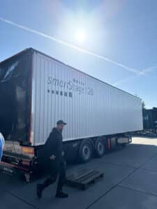 Ansicht vom LKW SmartStage von der Seite - Eventservice Bülow